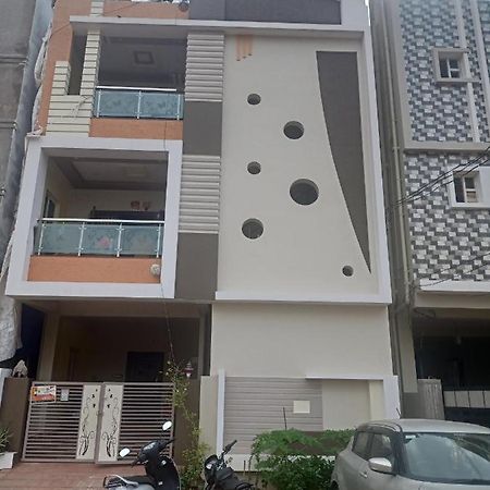 Sri Govinda Nilayam Home Stay 1 Visakhapatnam Buitenkant foto