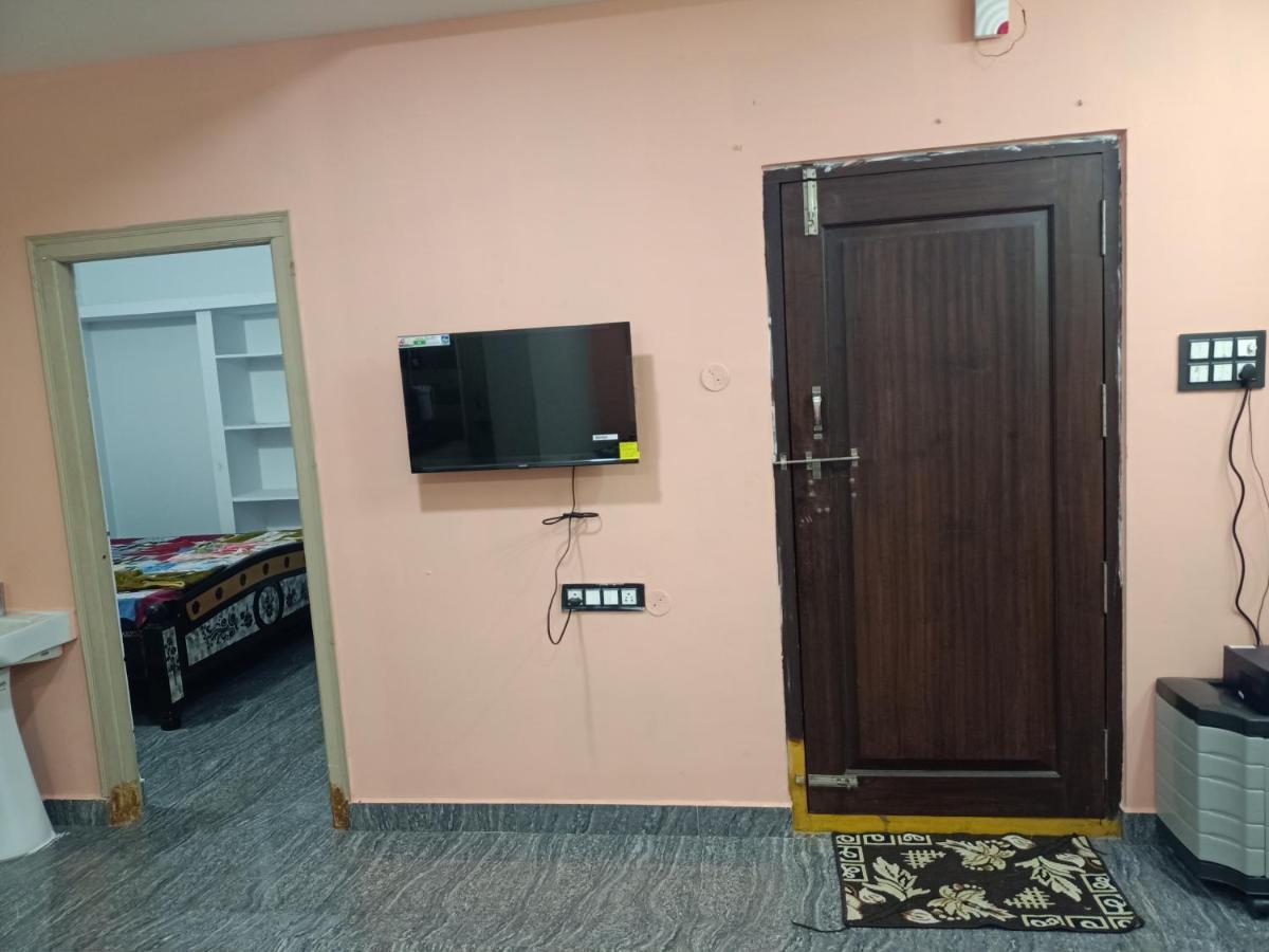 Sri Govinda Nilayam Home Stay 1 Visakhapatnam Buitenkant foto