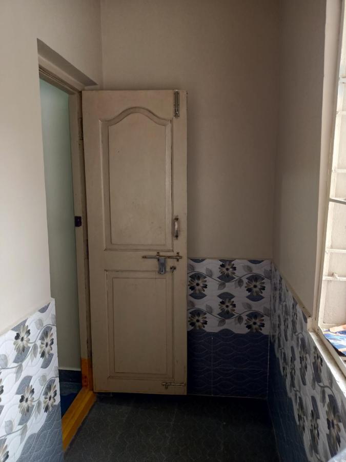Sri Govinda Nilayam Home Stay 1 Visakhapatnam Buitenkant foto