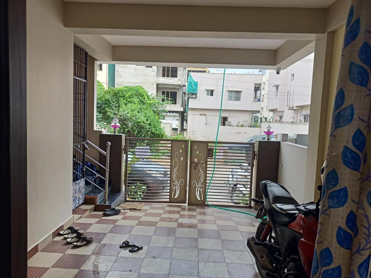 Sri Govinda Nilayam Home Stay 1 Visakhapatnam Buitenkant foto