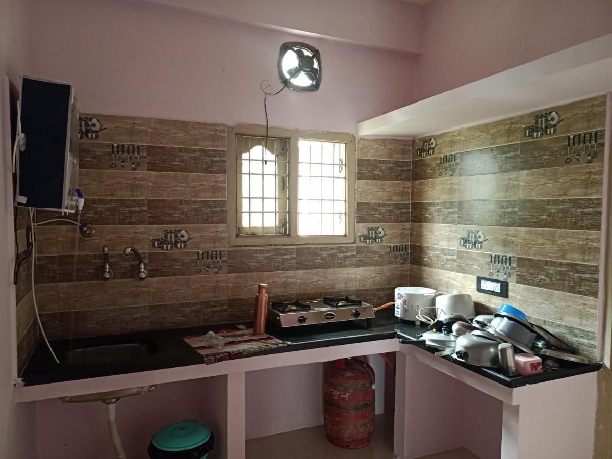 Sri Govinda Nilayam Home Stay 1 Visakhapatnam Buitenkant foto